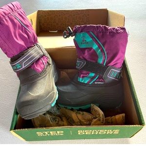 Kamik girl boots size 10 . Used but still in very good condition